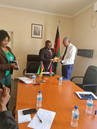 Meeting between the Consul General and the Standard Bank in Tete Province, Mozambique